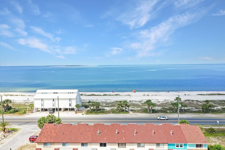 Beachview, Easy Beach Access ~ Sunset Blvd