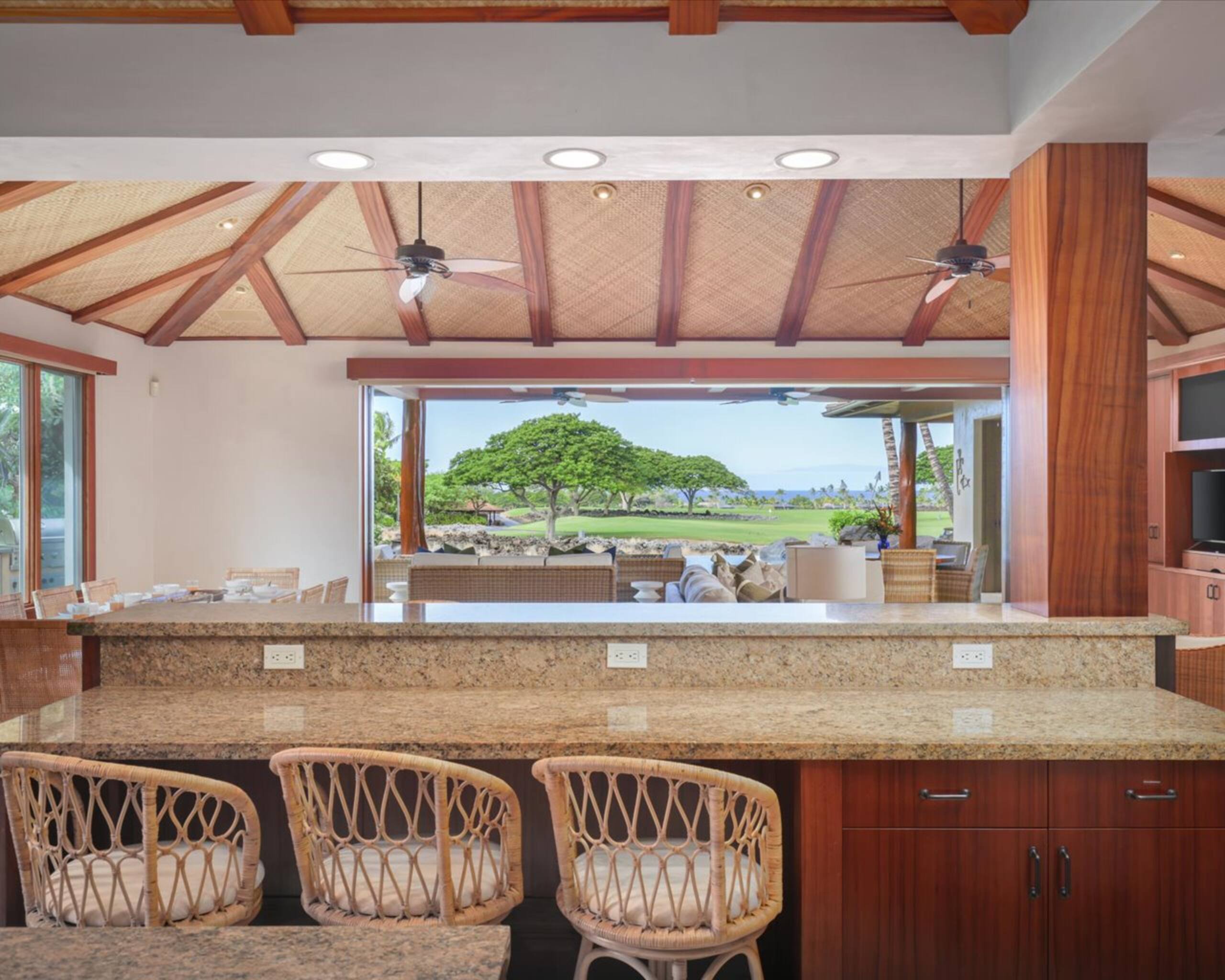 Home in Kailua-Kona · ★5.0 · 3 bedrooms · 4 beds · 3.5 baths - Image 14