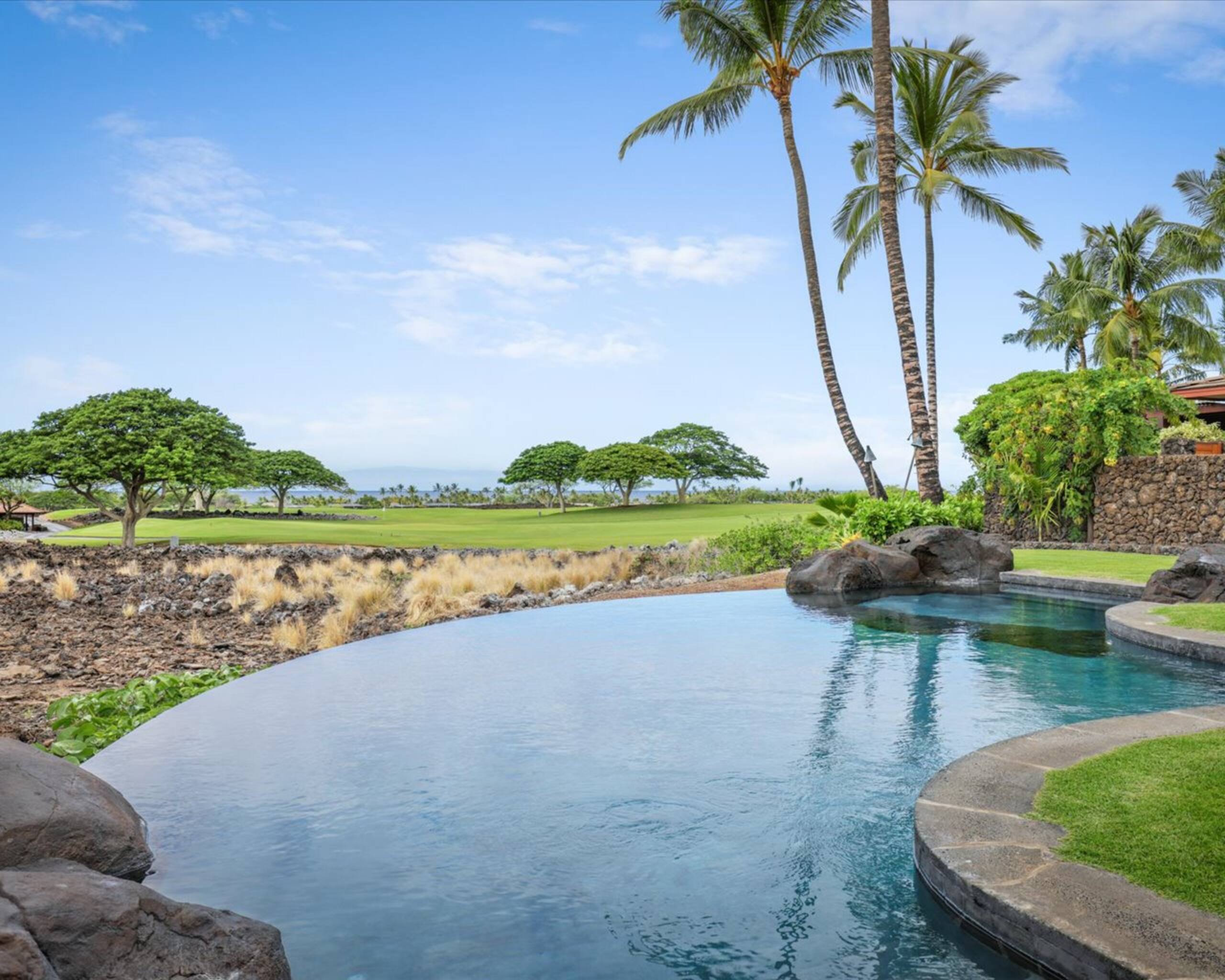 Home in Kailua-Kona · ★5.0 · 3 bedrooms · 4 beds · 3.5 baths - Image 2