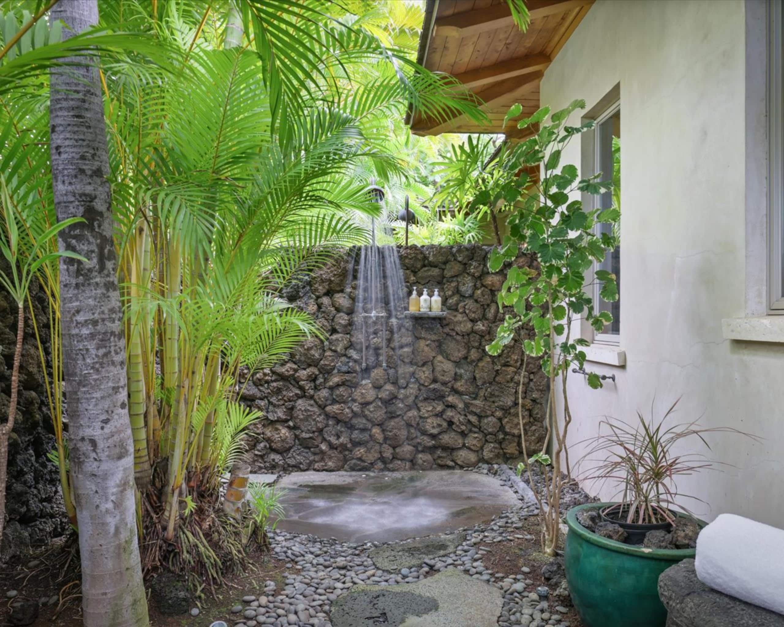 Home in Kailua-Kona · ★5.0 · 3 bedrooms · 4 beds · 3.5 baths - Image 25