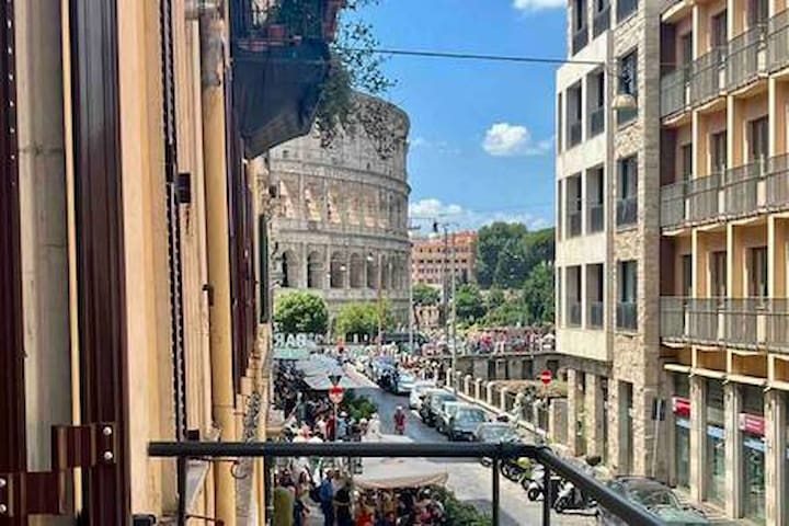 Forum house with Colosseo view