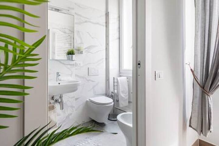 Forum house with Colosseo view gallery image 5