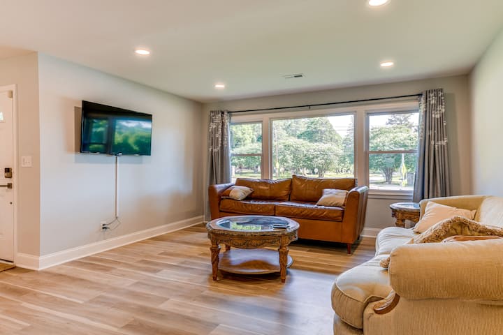 Charming Charlotte Home: 2 Mi To Downtown! - Charlotte, NC
