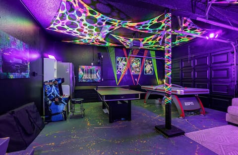 6BR Waterfront • Heated Pool • Hot Tub • Game Room