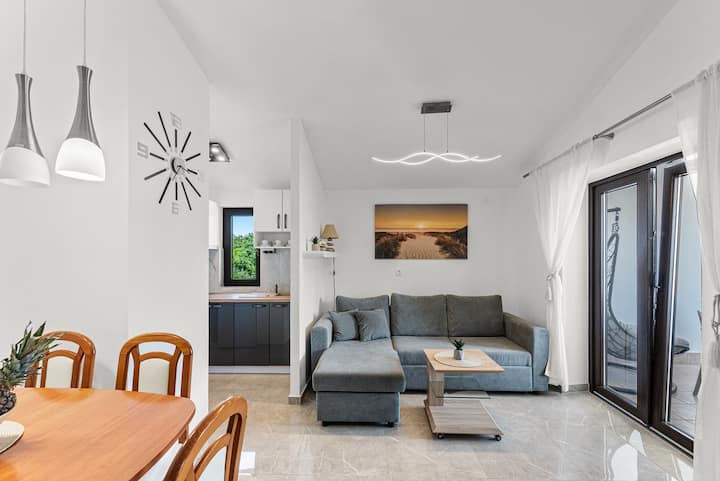 App Sandro With Pool - Three-bedroom/pool View A3 - Poreč
