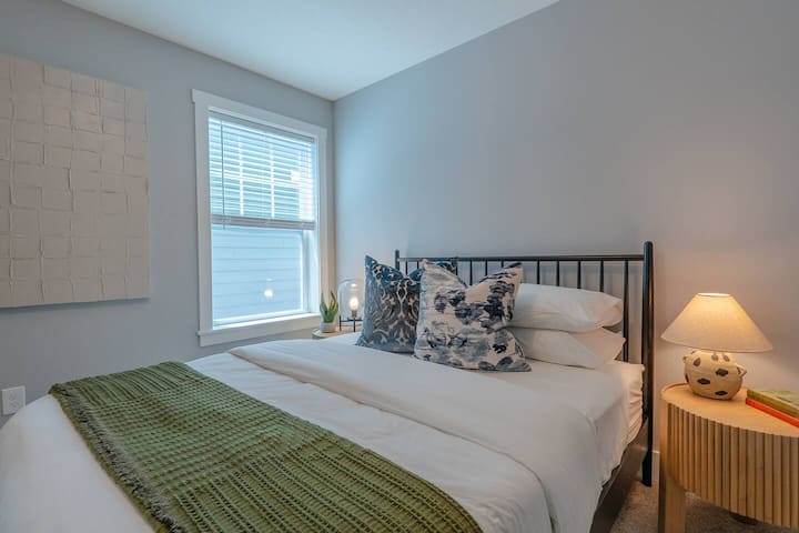 ห้องนอนควีนไซส์แสนสบาย