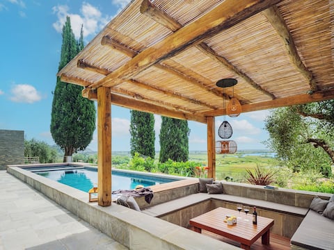 Villa Poiane with lake view, pool, jacuzzi, sauna