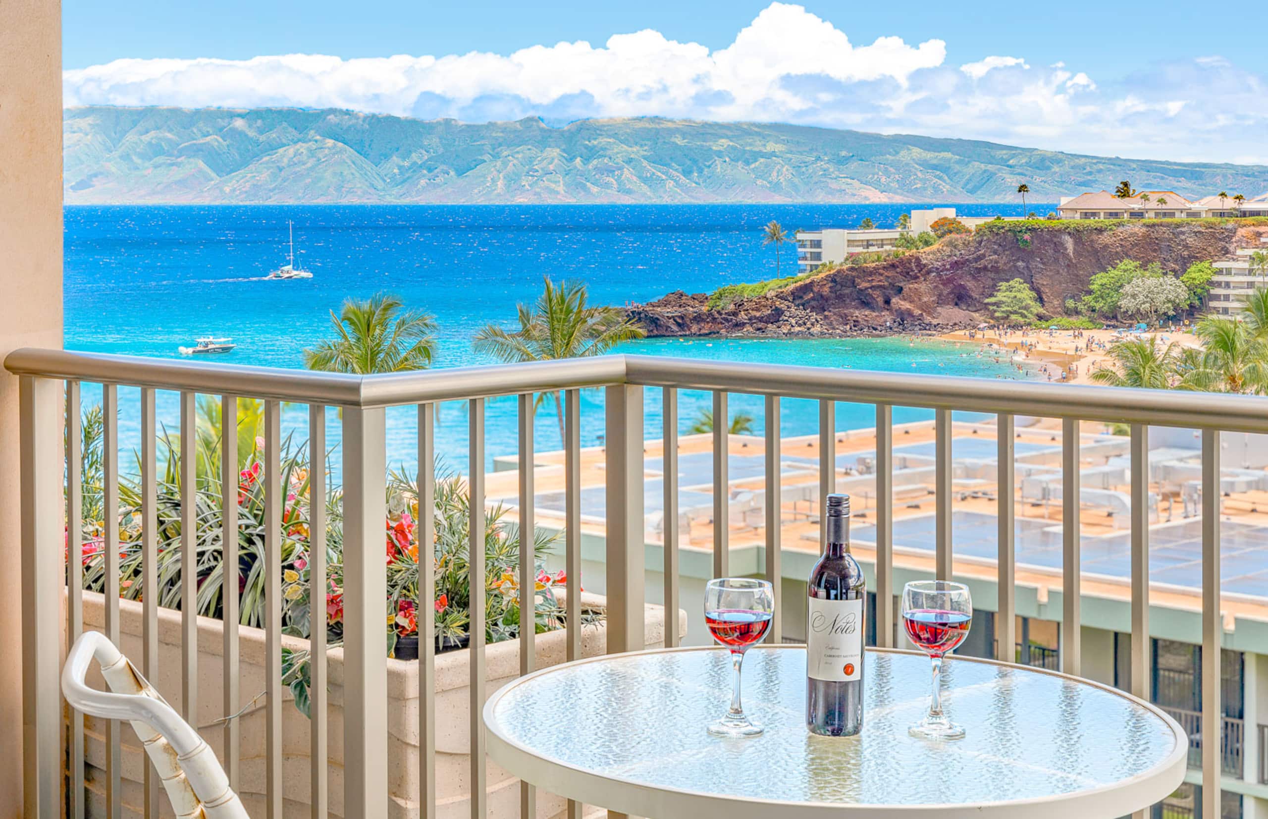 Condo in Lahaina · ★4.91 · Studio · 2 beds · 1 bath - Image 2