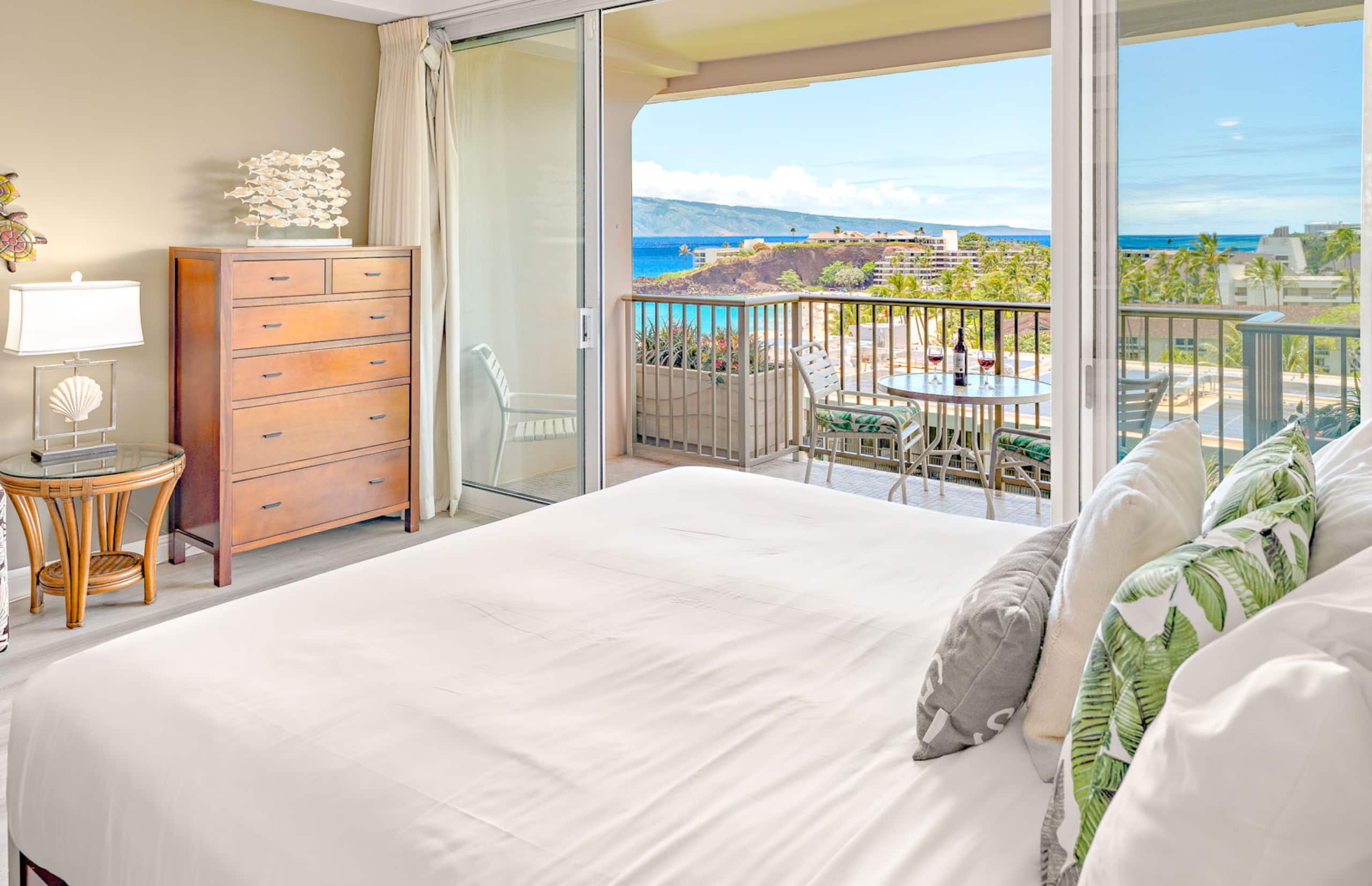 Condo in Lahaina · ★4.91 · Studio · 2 beds · 1 bath - Image 4