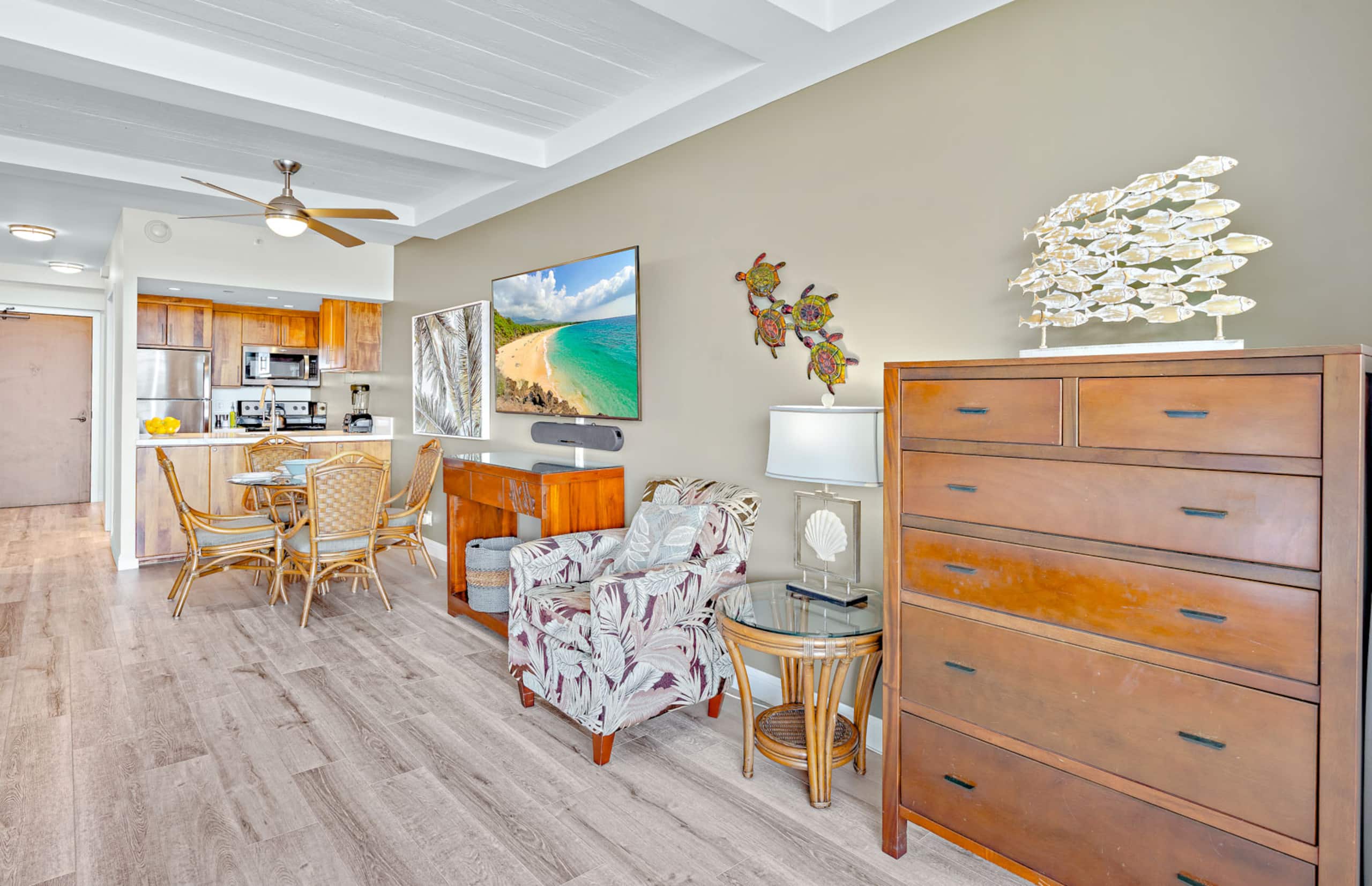 Condo in Lahaina · ★4.91 · Studio · 2 beds · 1 bath - Image 17