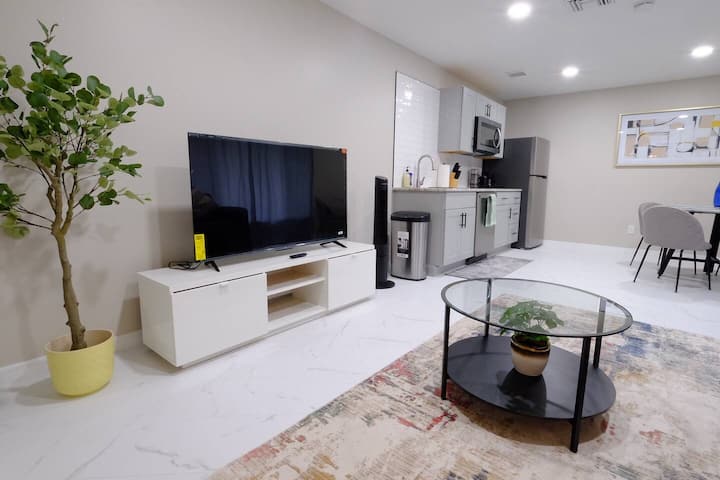 Spacious 1br + Bonus Room Sleeps 4 | Near Disney - Altamonte Springs, FL