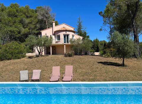 Spacious villa with pool and large private garden