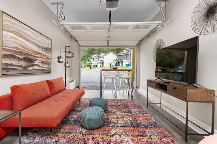 Sleeps 19 | 0.5mi to DT Asheville | Fire Pit & BBQ gallery image 4
