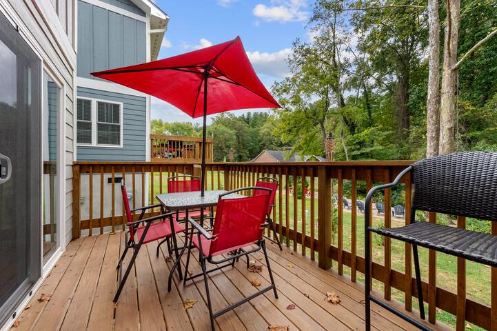 Sleeps 19 | 0.5mi to DT Asheville | Fire Pit & BBQ gallery image 2