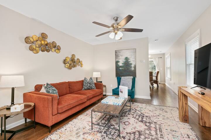 White Pine & Red Bud Buyout by AvantStay | 16Occ gallery image 2