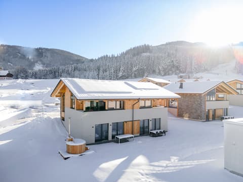 Nice ski in-ski out lodge with sauna and hottub