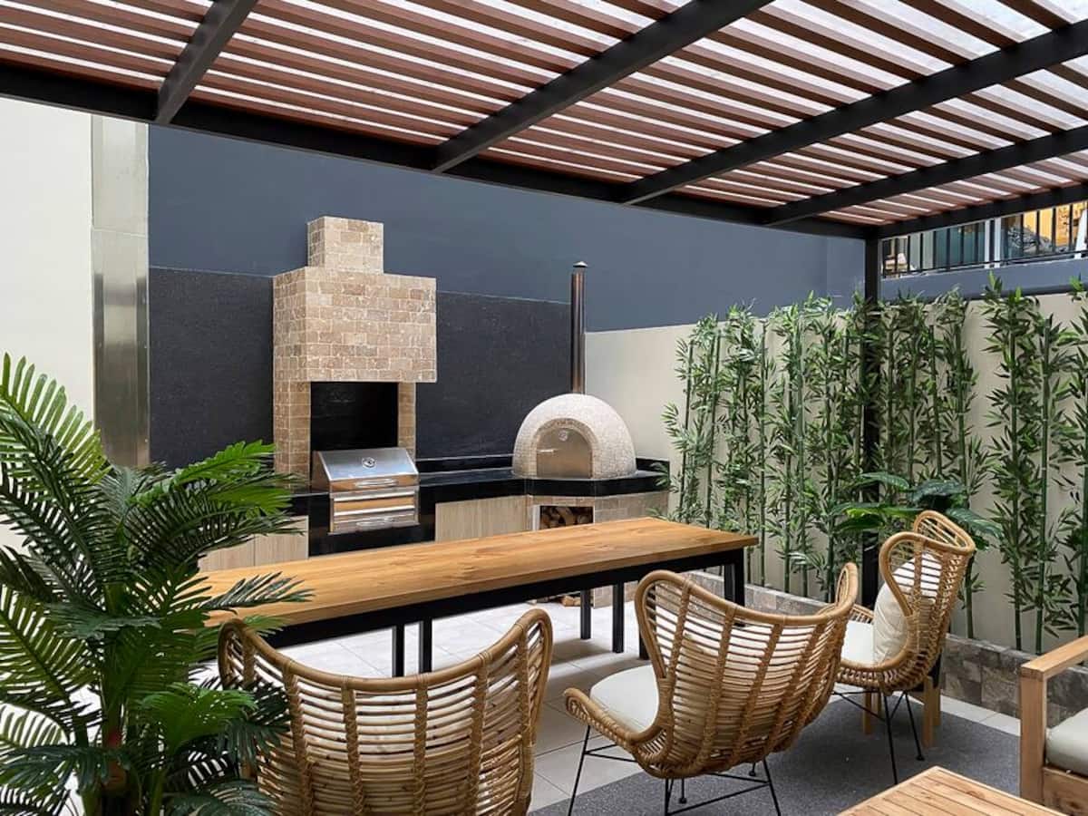 Outdoor Propane Pizza Oven, BBQ and Pergola
