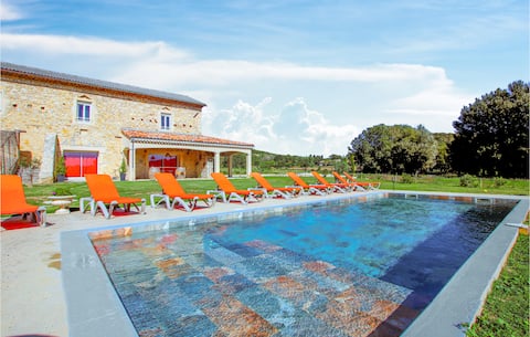 Beautiful home in Sauzet