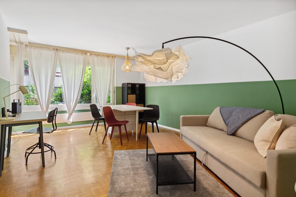 Top Airbnb: Heart of Zurich: Prime Location Apartment in Weinegg