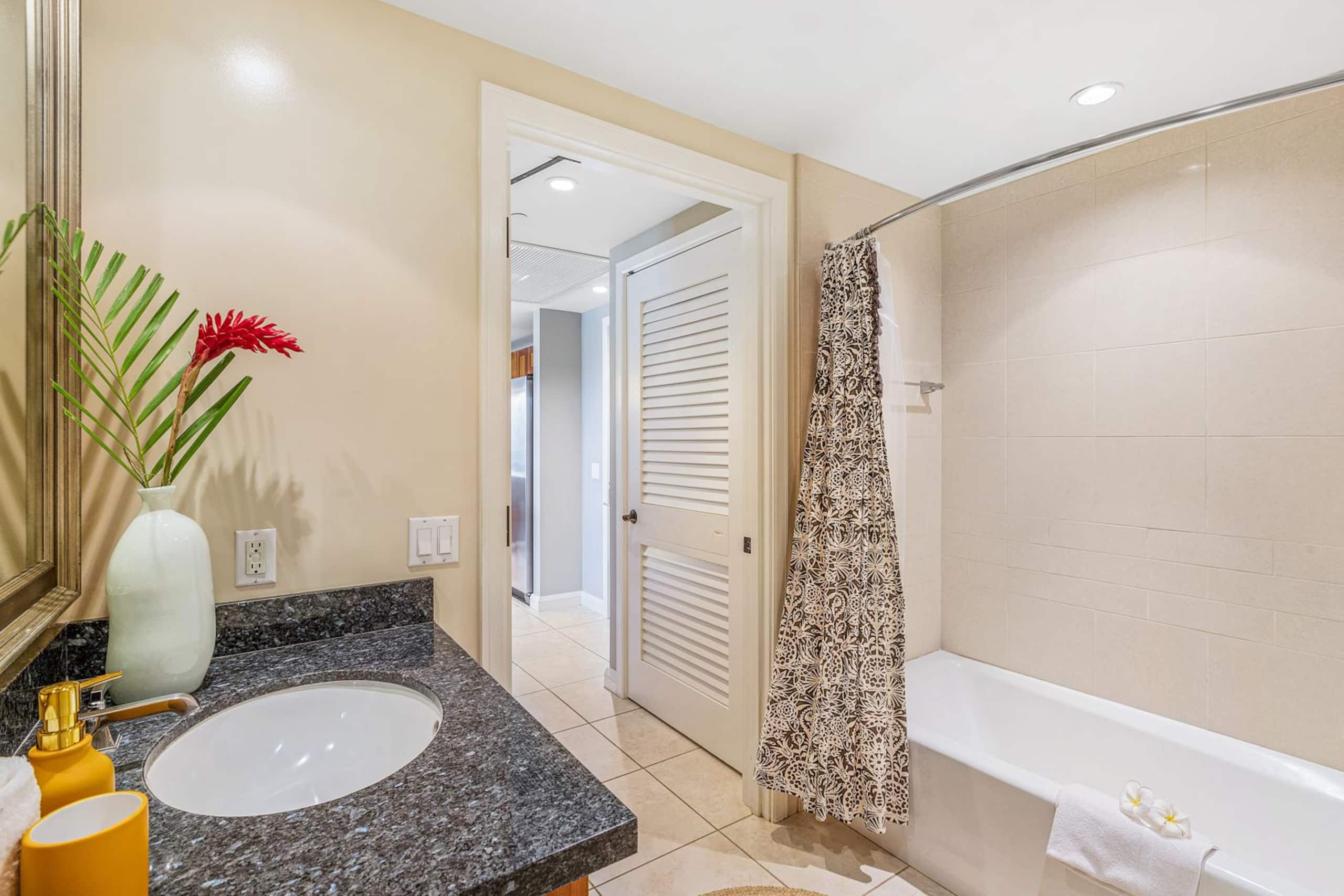 Condo in Lahaina · ★4.93 · 1 bedroom · 2 beds · 1 bath - Image 22