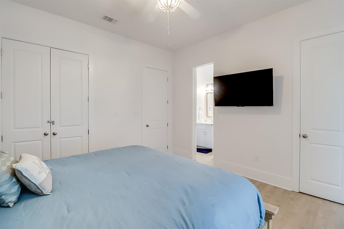 加大双人床卧室