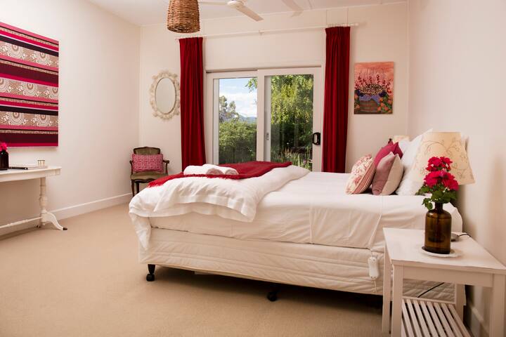 Dairy House @ Harvest Farm. Idyllic cottage stay. gallery image 3