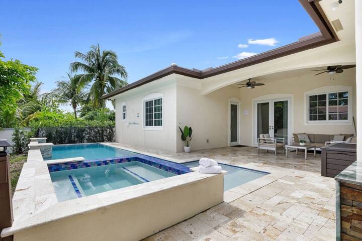 Modern Estate + Heated Pool, HotTub & Game Room! gallery image 3