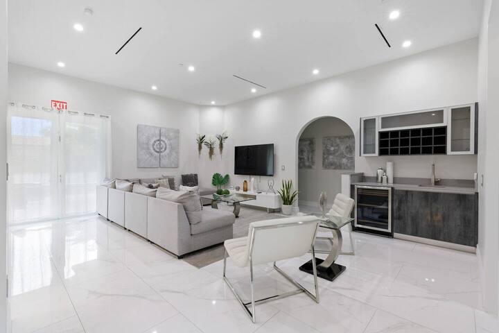 Modern Estate + Heated Pool, HotTub & Game Room! gallery image 5