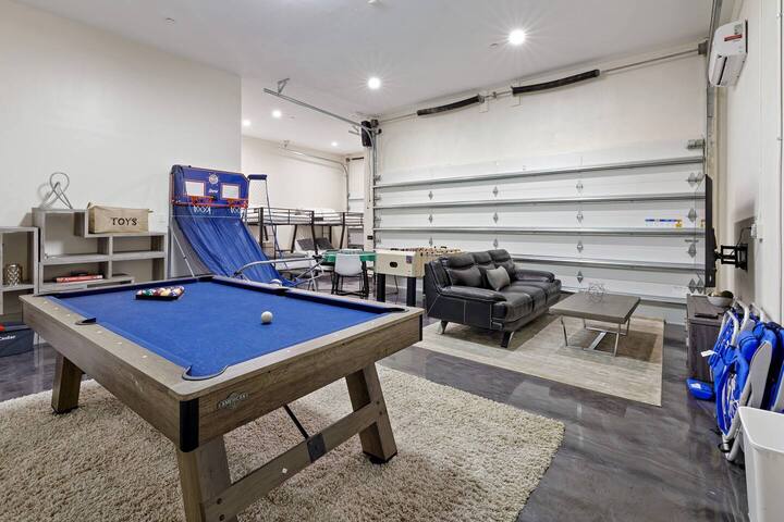 Modern Estate + Heated Pool, HotTub & Game Room! gallery image 2
