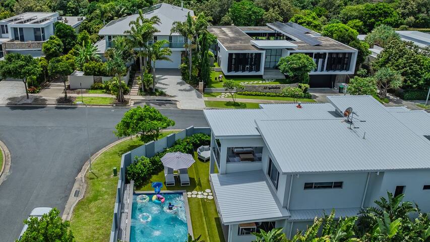 Sirius- Heated pool, 50m to Beach, basketball crt gallery image 4