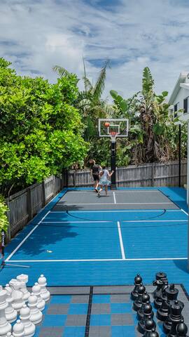 Sirius- Heated pool, 50m to Beach, basketball crt gallery image 2