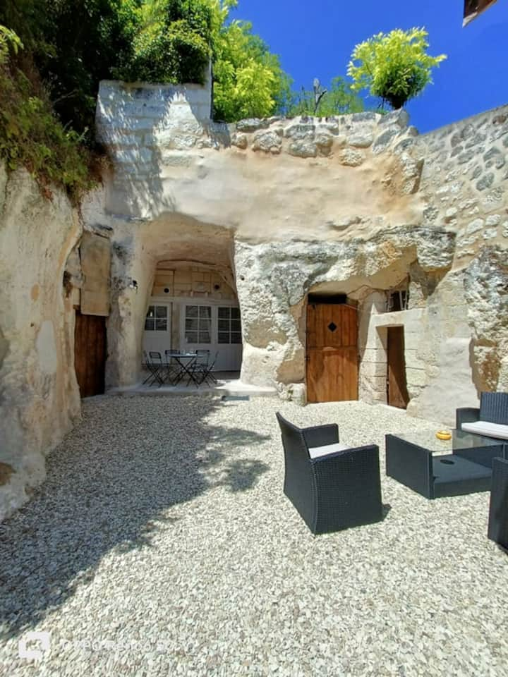 location vacances maison troglodyte tours