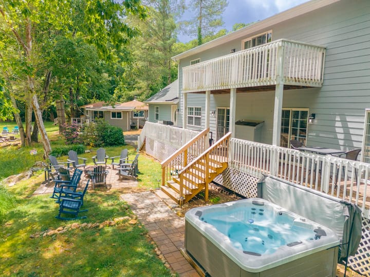 Riverwood @Mill Ridge -Hottub, Arcades, Pool, Pets - Beech Mountain, NC
