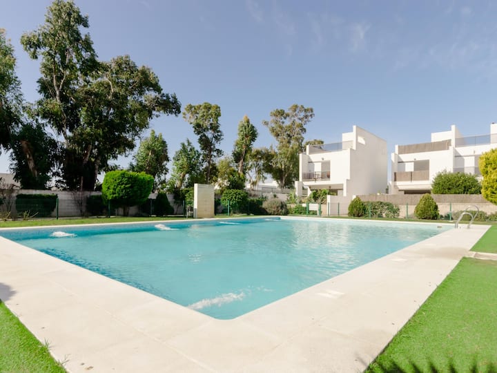 Casa Adosada En Residencial Playa Fontanilla - Conil de la Frontera