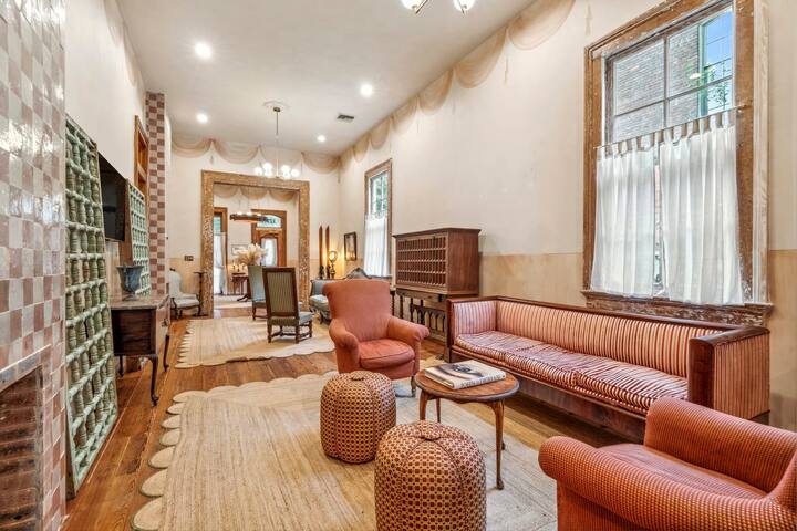 Stunning Storybook Villa w Pool & HotTub 5bd|6.5ba gallery image 3