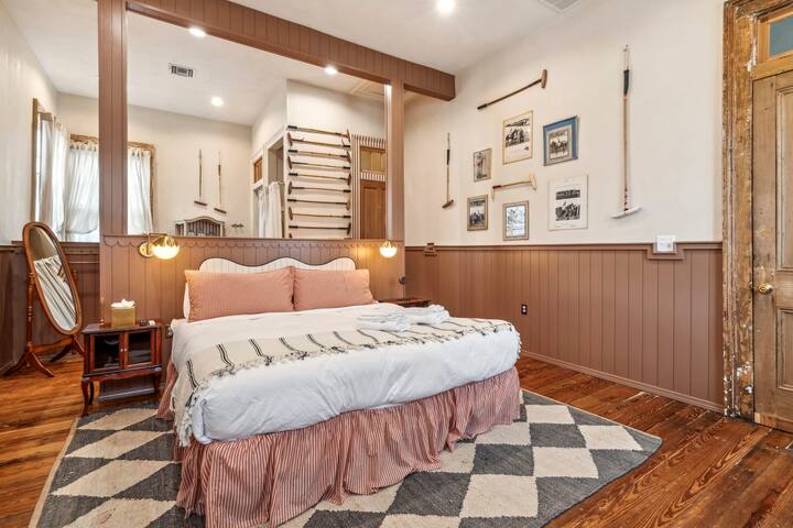 Stunning Storybook Villa w Pool & HotTub 5bd|6.5ba gallery image 5