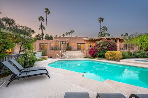 Grand! Camelback views home with jacuzzi and pool.