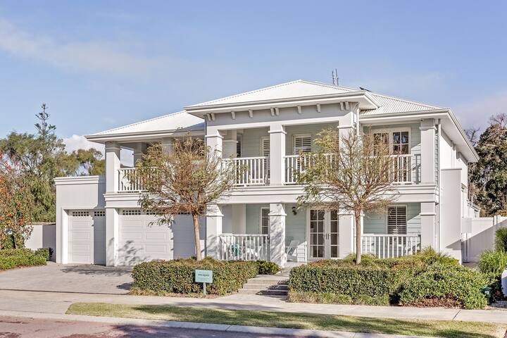 Hamptons By The Green—Grand Golfside Retreat