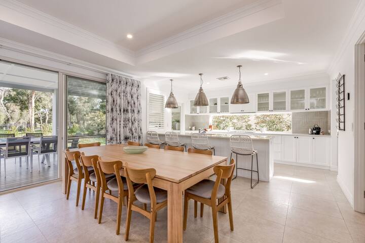 Hamptons By The Green—Grand Golfside Retreat gallery image 3