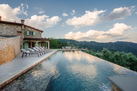 Villa Grema, a Farmhouse with Private Infinity Poo