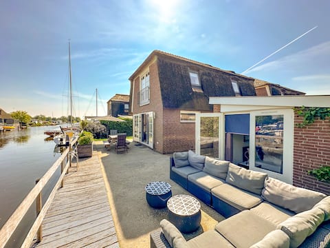 Beautiful villa right on the waterfront