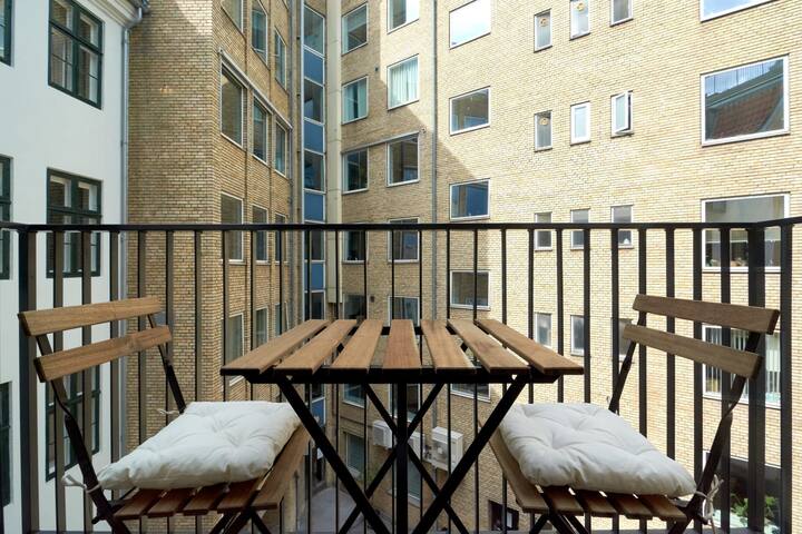 Spacious 4BR Apartment w/Balcony in Central CPH gallery image 5