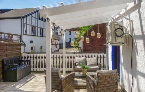 Cozy home in Ulmen with kitchen