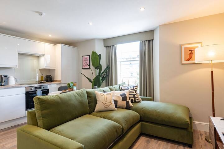 Wellington Place | 3 Bedroom Apartment