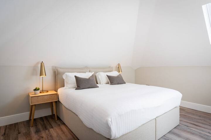 Wellington Place | 3 Bedroom Apartment gallery image 5