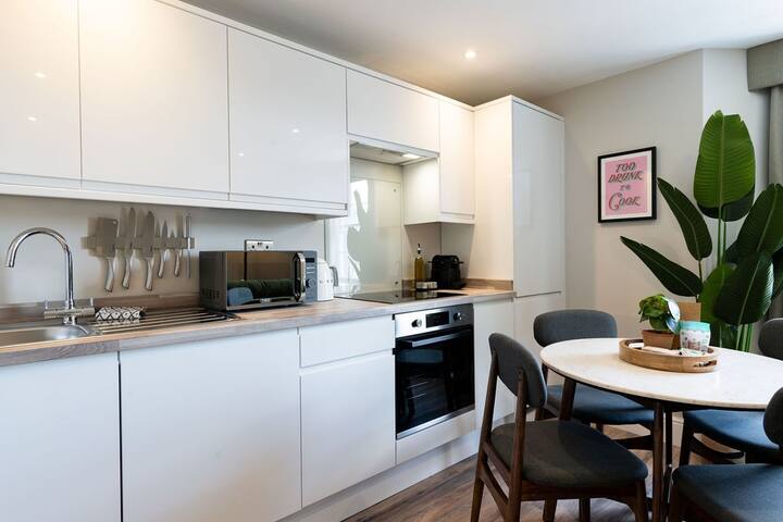 Wellington Place | 3 Bedroom Apartment gallery image 4