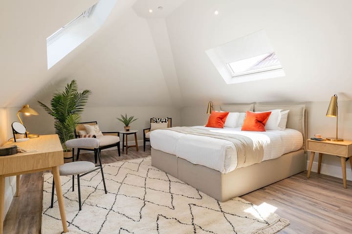 Wellington Place | 3 Bedroom Apartment gallery image 3