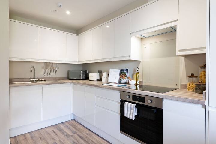 Wellington Place | 3 Bedroom Apartment gallery image 5