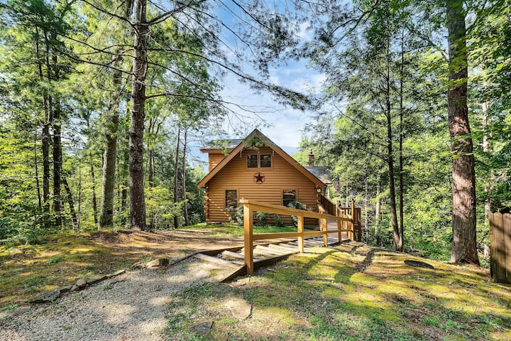 Secluded 3 Br Cabin With Hot Tub, Wifi & Big Views - Townsend, TN