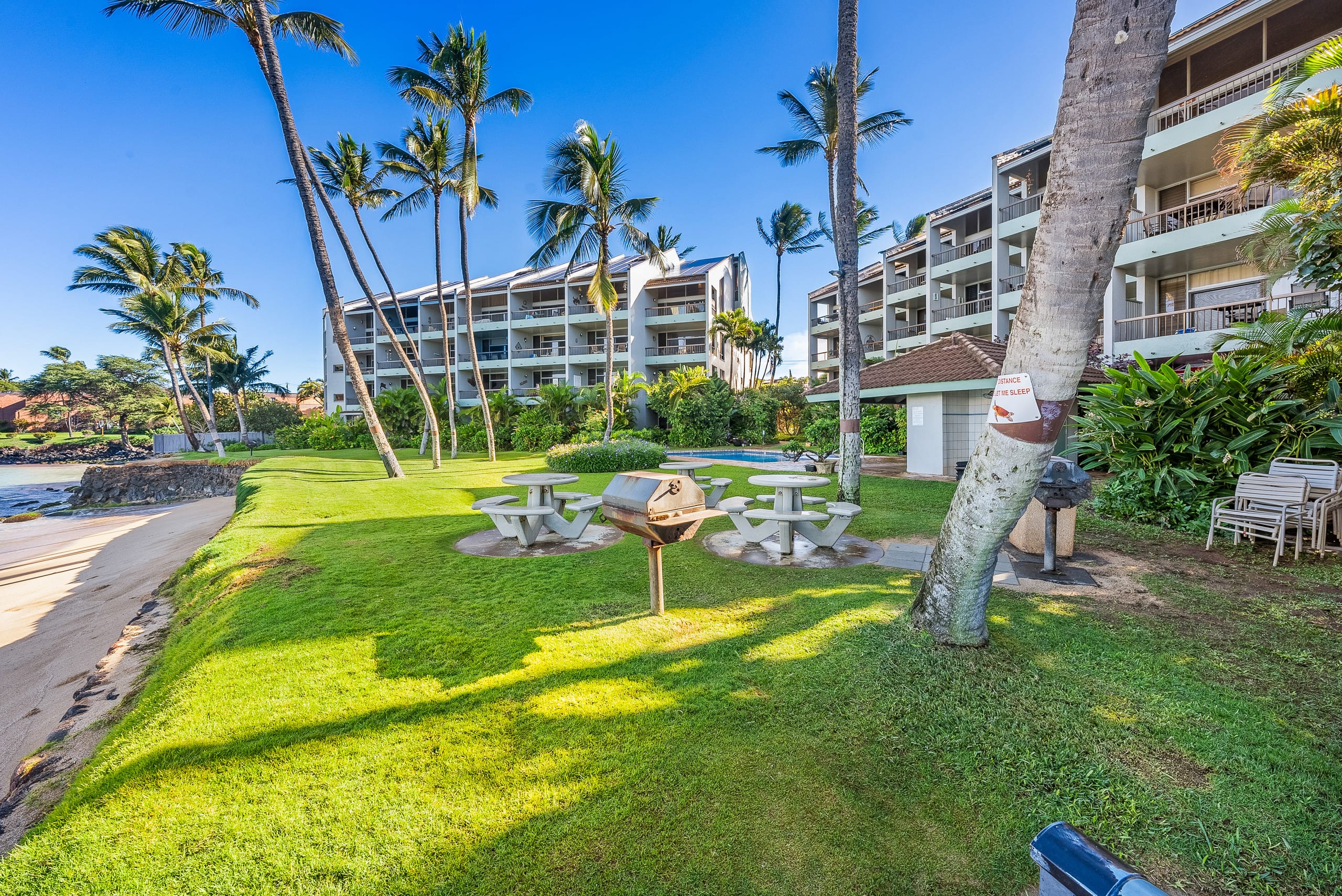 Condo in Lahaina · ★4.8 · 1 bedroom · 2 beds · 1 bath - Image 25